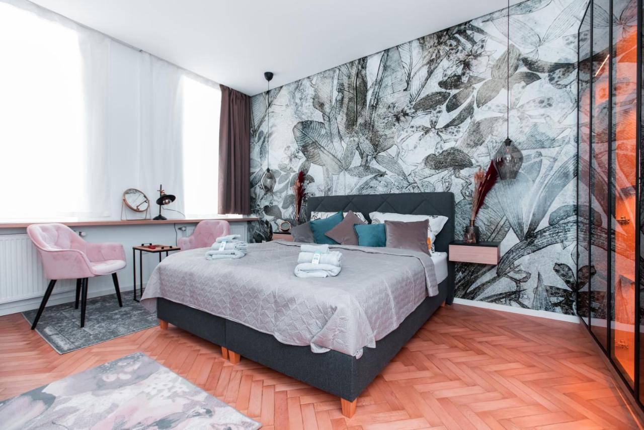 Petit Luxe Apartment Wina Bagian luar foto